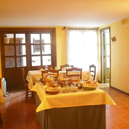 Guest house Casa De Oria 2*